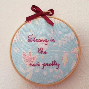 Hand Embroidered Hanging Hoop Art Motivational Words 5" Diameter New - Picture 1 of 5