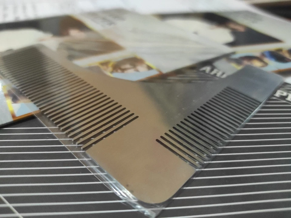 pettine per modellare Baffi e Barba acciaio inox  uso professionale parrucchiere - Immagine 1 di 2