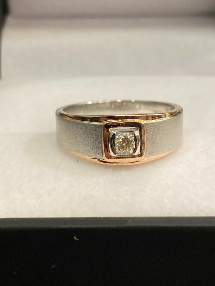 0.20 Cts Round Brilliant Cut Diamond Men's Engagement Band Ring In 585 14K Gold - Image 1 of 4