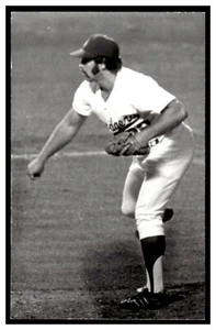 Mike Marshall Los Angeles Dodgers Vintage Baseball Postcard PCLD - Picture 1 of 2