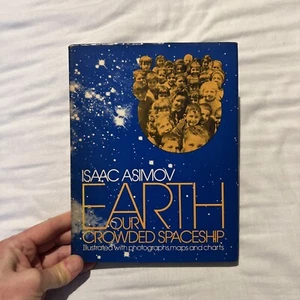 Isaac Asimov EARTH OUR CROWDED SPACESHIP - Foto 1 di 5