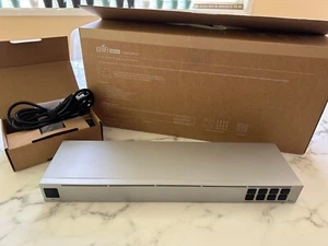 Commutateur d'agrégation géré Ubiquiti UniFi 8 ports 10G SFP + (agrégation USW) - Photo 1/7