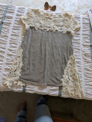 Camiseta Anthropologie Meadow Rue de encaje y jersey a rayas talla XS Foto 1 de 4