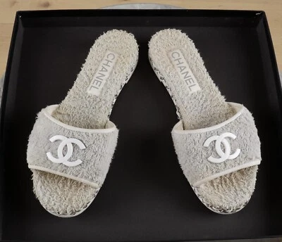 Sandalias de tela de rizo gris con logotipo de Chanel CC talla 36C Foto 1 de 4