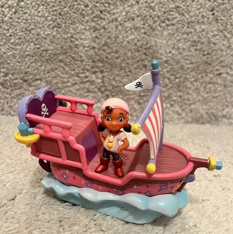 Disney Junior Jake And the Never land Pirates Izzy Ship Toy Pull Back Wheels Cover