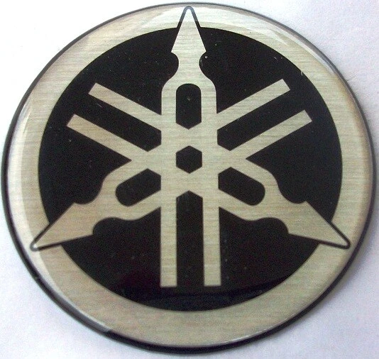 2 x Yamaha Emblem Aufkleber OVP schwarz/chrom 45 mm neu - Bild 1 von 1