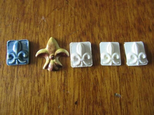SET MIT 5 FEVES LILIENBLÜTE STEINGUT - Bild 1 von 3