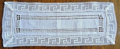 NAPPERON -en lin brodé -entourage en dentelle - 40 cm x 16 cm - Photo 1/3