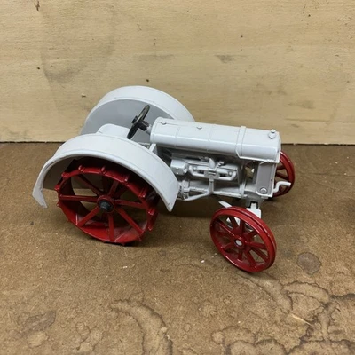 ERTL - Antique Fordson Tractor (1/16 Scale) Made in The USA 1990 - Image 1 of 4