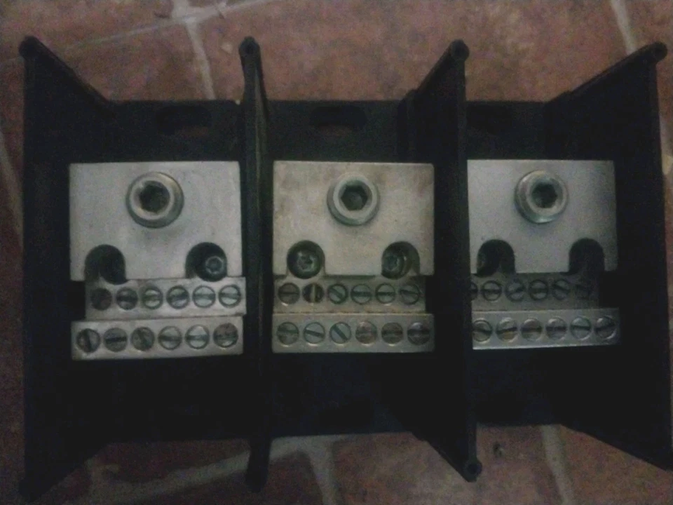 NEW GOULD SHAWMUT 69153 PDB POWER DISTRIBUTION BLOCK 600V 3 POLE 1#6 X 12 #4-#14 - Image 1 of 4