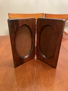 Vintage Solid Wood Oval Picture Frame Double Bi-Fold Engraved Scrollwork 8.75x10 - Picture 1 of 3