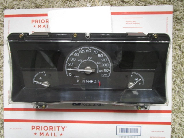 2003 2004 2005 Lincoln Town Car цифровой спидометр кластер 34,037 миль - Изображение 1 из 1