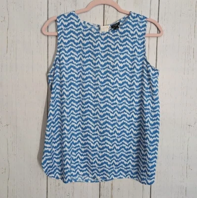 Ann Taylor Size 10P Womens Blue And White Patterned Sleeveless Casual Tank Top - Image 1 of 4