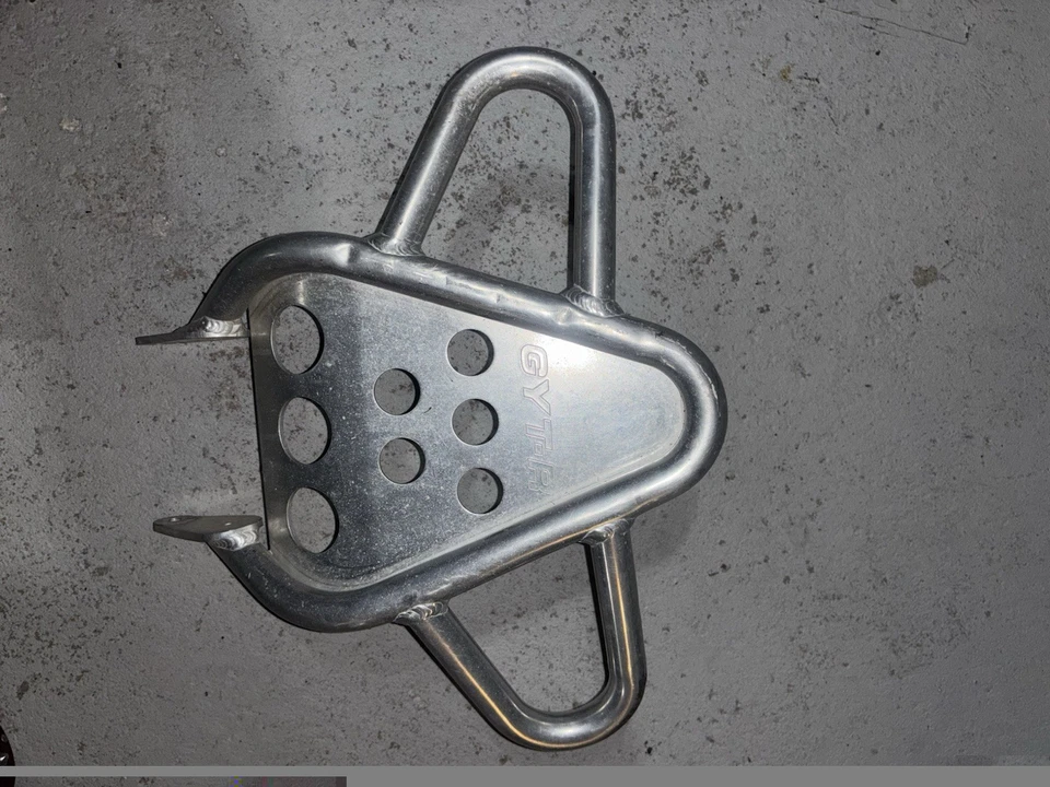 Para-choque dianteiro Yamaha YFZ450 2004-2009! Yamaha YFZ450 04-09 - Imagem 1 de 1