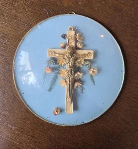Vintage Antique Jesus Crucifix Ornate Flower Metal Frame Bubble Glass Wall Art - Picture 1 of 7