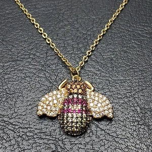 B.B LILA Chain Necklace Whit Bee Pendent Multicolor Pave Rhinestones. 16.534 - Picture 1 of 7