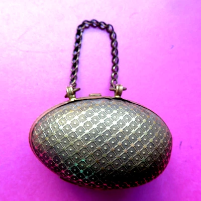 ANTIGUA COSTURA LATÓN HUEVO CADENA MANGO DEDAL ESTUCHE, DEDAL INTERIOR. Foto 1 de 3