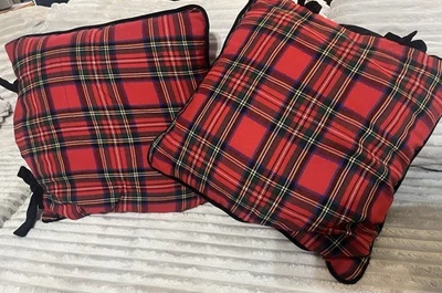"Almohadas a cuadros de Navidad Talbots con lazos de terciopelo negro 17""x17""" Foto 1 de 4