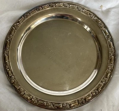 Bandeja decorativa floral de 5,5” plateada. Grabado con nombre y fecha Foto 1 de 4