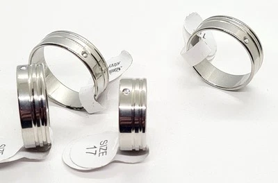 Edelstahl Ring mit Zirkonia Strass Stein und Rillen diverse Größen 17 bis 20 - Bild 1 von 4