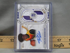 Camiseta deportiva Topps Royalty Taylor Hendricks Blue Regalia Relic 2023-24 automática/15 - Imagen 1 de 6