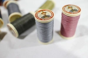 Fil au Chinois 30 Meters No.40 Twisted Waxed Linen Thread Capsules 0.5mm 23color - Picture 1 of 5