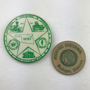 Moneta legno bottone spilla vintage da collezione Muskogee Oklahoma verde centenario - Foto 1 di 6