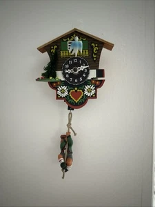 Black Forest Clock Swiss House TU 26 SQ Bergsteiger Missing One Ledge - Picture 1 of 6