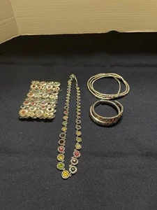 Set 6 Paparazzi Gioielli 4 Bracciali 1 Collana e Orecchini - Foto 1 di 12