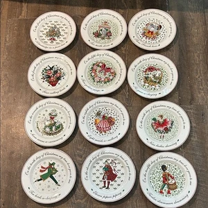 12 Platos Desierto Cinta Vintage American Atelier 5215 12 Días Navidad 8 1/2" - Imagen 1 de 14