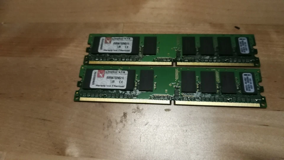 PAIR OF Kingston ValueRAM 1 GB DIMM 667 MHz DDR2 SDRAM Memory KVR667D2N5/1G - Image 1 of 4