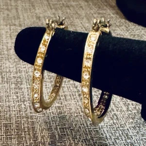 GOLD TONED FASHION GEM OVAL HOOP EARRINGS JEWELRY - Picture 1 of 3