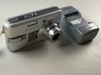 Samsung Digimax L60 Digital Camera Faulty Compact Point Shoot - Image 1 of 4