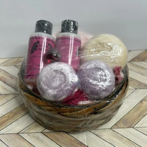 Vintage The Body Shop Ananya Getaway Gift Set With Coconut Soap 2oz Ananya Gel - Picture 1 of 14