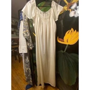 Vanity Fair Pale Yellow Women nightgown Full Length - Picture 1 of 9
