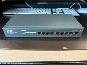 SMC SMC5608DS Wired Ethernet External Hub - Picture 1 of 1