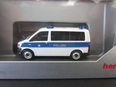 Autobús HERPA VW VOLKSWAGEN T6 POLICÍA ALEMANA - el modelo es de PLÁSTICO - HO o escala 1:87 Foto 1 de 4