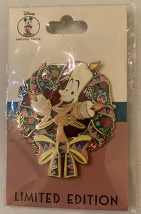 Disney Destination D23 Christmas Holiday Wreaths Lumiere Pin LE 400 TWDC Store!! - Picture 1 of 3