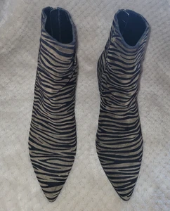 Just Cavalli Wildleder Zebra Print grau schwarz Stiefelette Bootie Rückenreißverschluss 2,5" Absatz EU39/8-8,5 - Bild 1 von 23