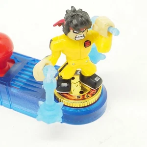 Figura de acción Ultimate Arcade Warriors Turbo Chux Lee con base - Imagen 1 de 6