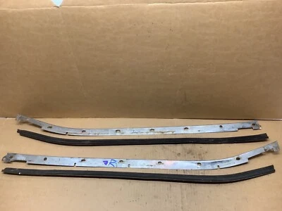 Corvette C3 1969-1982 puerta exterior cinturón de barrido sellos resistente a la intemperie izquierda derecha 4 piezas Foto 1 de 2