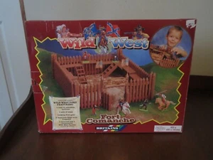 Vintage Britains Fort Comanche Playset Wild West Cowboys Indians 7499 New in Box - Picture 1 of 3