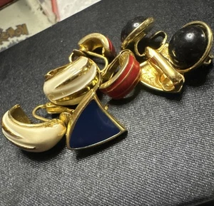 4 Pairs vintage clip on earrings Gold tone no markings Different colors - Picture 1 of 13