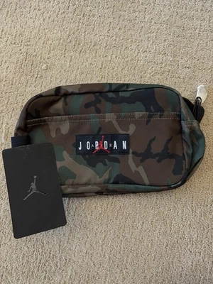 Bolsa de artículos de tocador de viaje Air Jordan para hombre pequeña camuflaje Foto 1 de 3