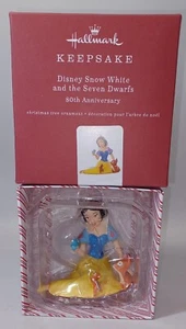 Hallmark Keepsake Navidad 2018 Disney Blancanieves y los siete enanitos 80th - Imagen 1 de 3