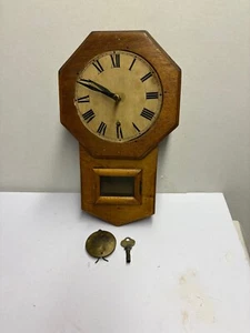 ANTIKE NEW HAVEN Marine Hebelhemmung Achteck Wanduhr für Teile oder Reparatur - Bild 1 von 9