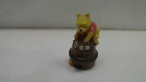 Midwest Cannon Falls Winnie the Pooh en colmena de abejas/Disney/1,5 pulgadas con baratija de abejas - Imagen 1 de 10