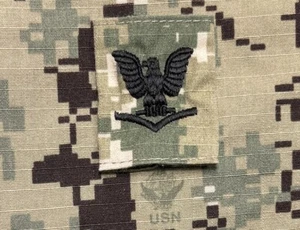 Marina de los Estados Unidos PO3/E4 Tarifa Slip-On NWU Tipo III Suboficial 3ª Clase USN - Imagen 1 de 2