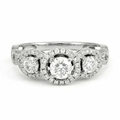 Anillo de compromiso redondo de tres piedras con diamantes naturales de 1 1/7 quilate en oro blanco de 14 k Foto 1 de 4