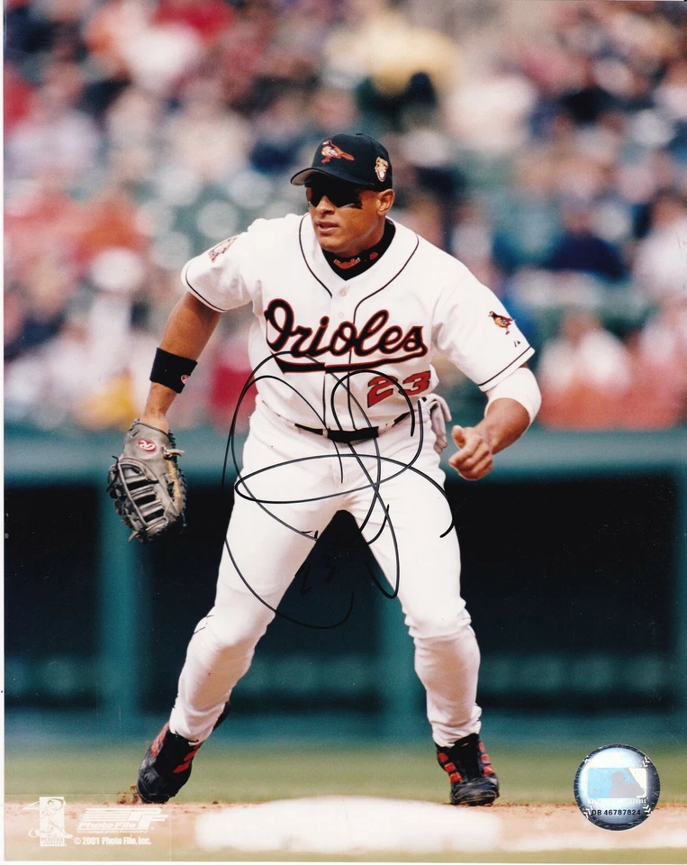 DAVID SEGUI BALTIMORE ORIOLES ACCIÓN FIRMADO 8x10 Foto 1 de 1